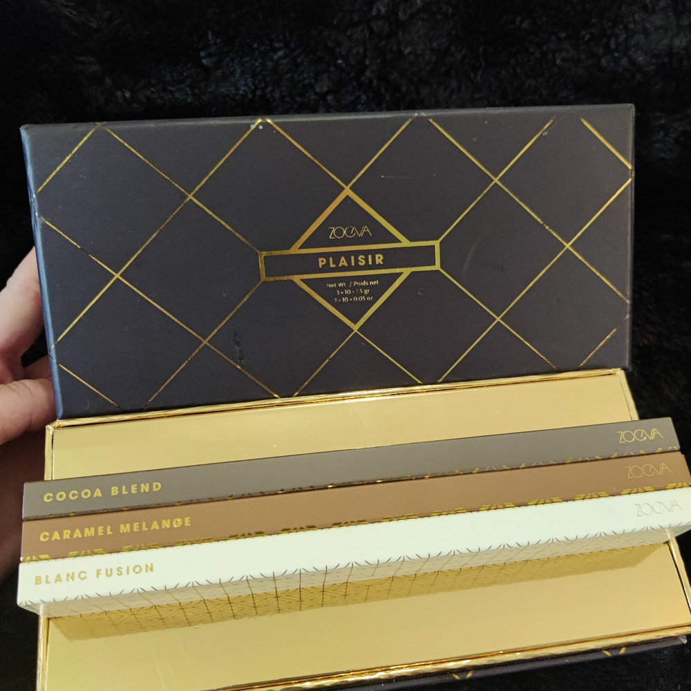 ZOEVA Plaisir Collection with Black and Gold Accents